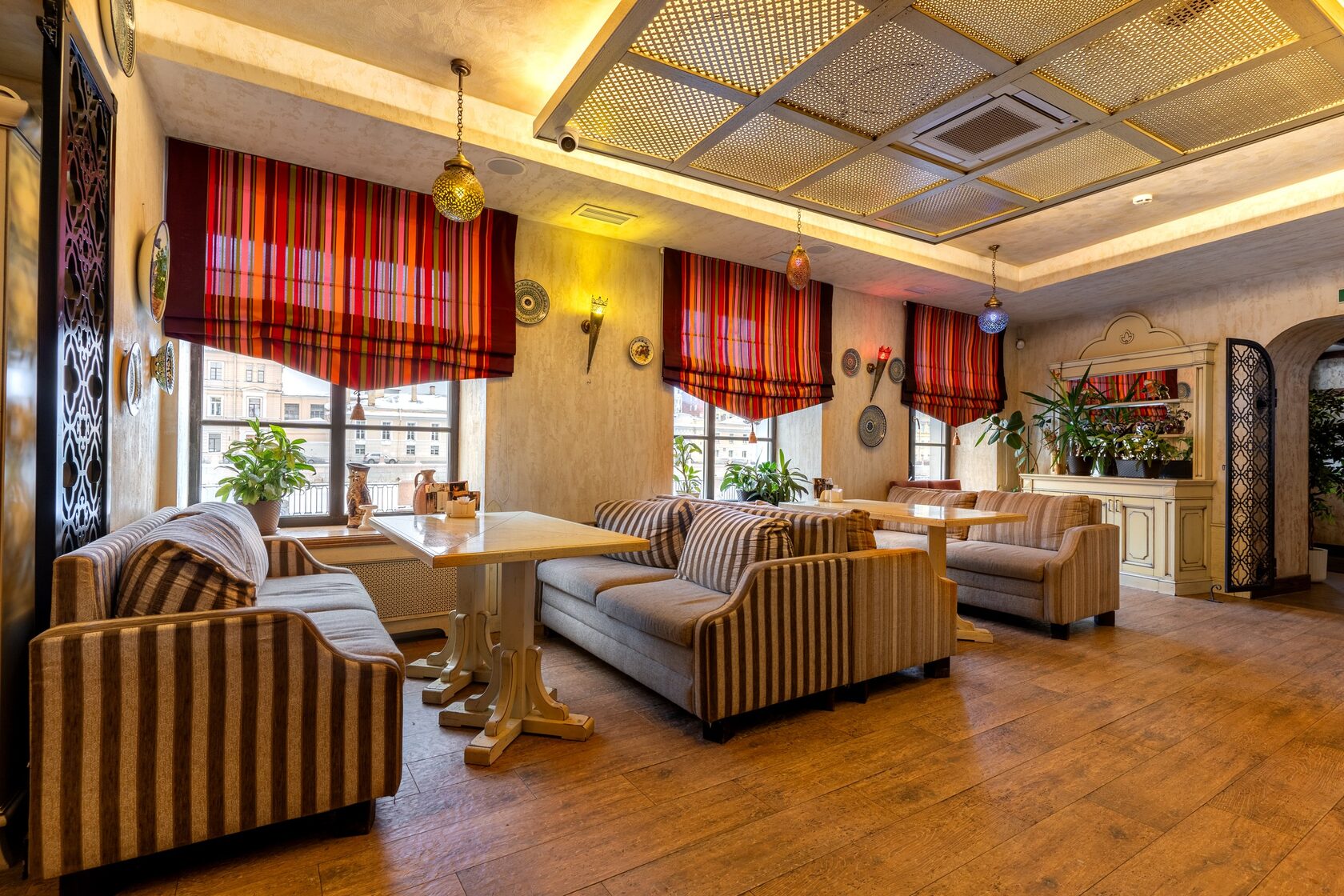 Зал ресторана (1 этаж)